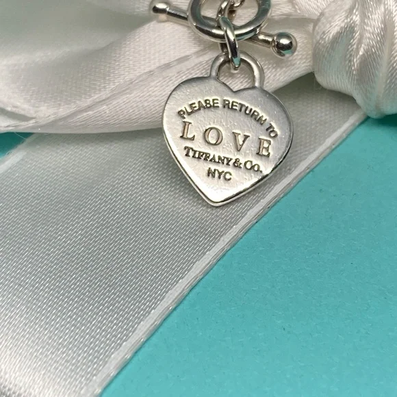 Return to Tiffany Blue Heart Tag Toggle Bracelet. - Picture 3 of 6